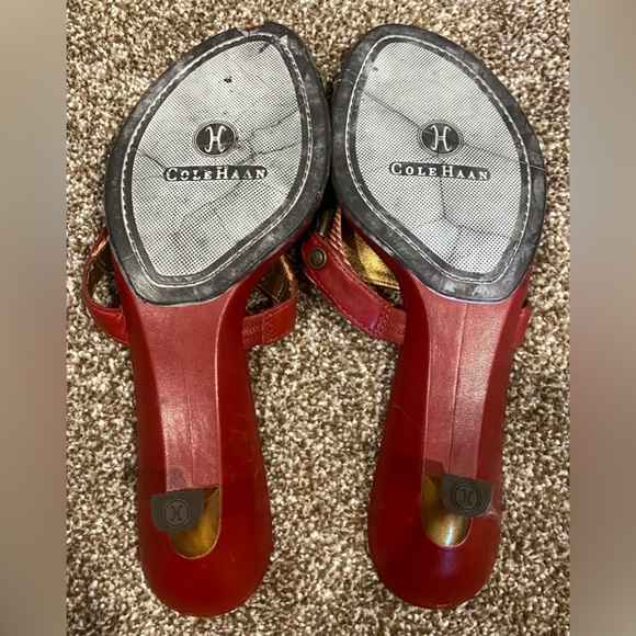 Cole Haan Women Sz 8B Red Leather Chain Accent T-strap Thong Kitten Heel Sandals - Picture 7 of 7
